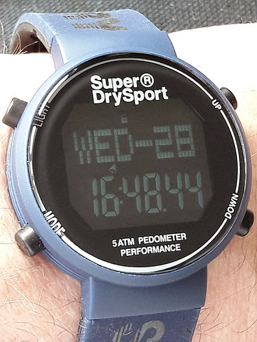 SuperDry-Watch-Podometer-01