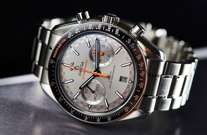 Omega-Speedmaster-Racing-Grey-2