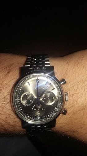 1546927642191-335075030