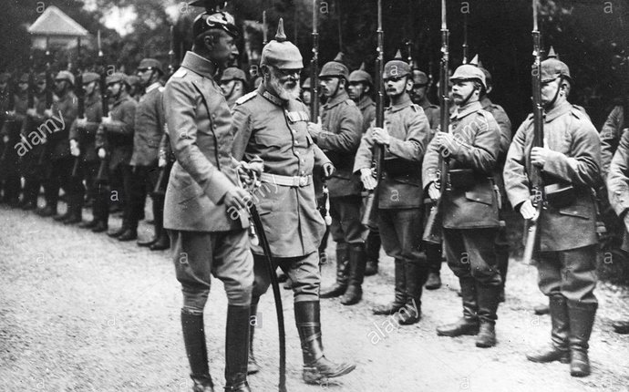 crown-prince-wilhelm-of-prussia-inspecting-troops-ww1-DRHJ6A
