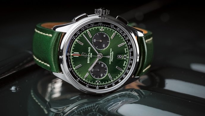 02_premier-b01-chronograph-42-bentley-british-racing-green-with-a-british-racing-green-leather-strap