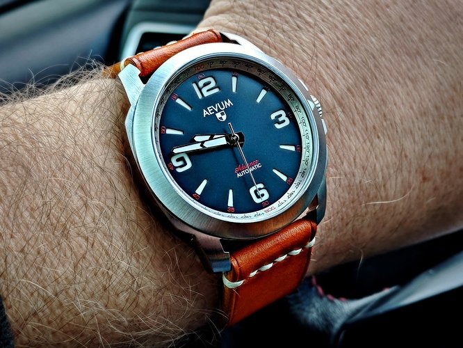 new-dark-blue-advance-tan-strap-no-dust-1400x1050