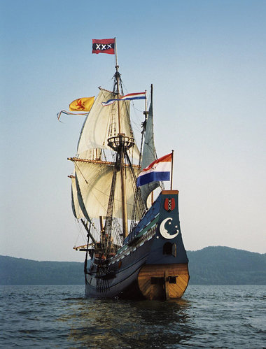 062-MH-Halve-Maen-in-vol-bedrijf_foto-New-Netherland-Museum