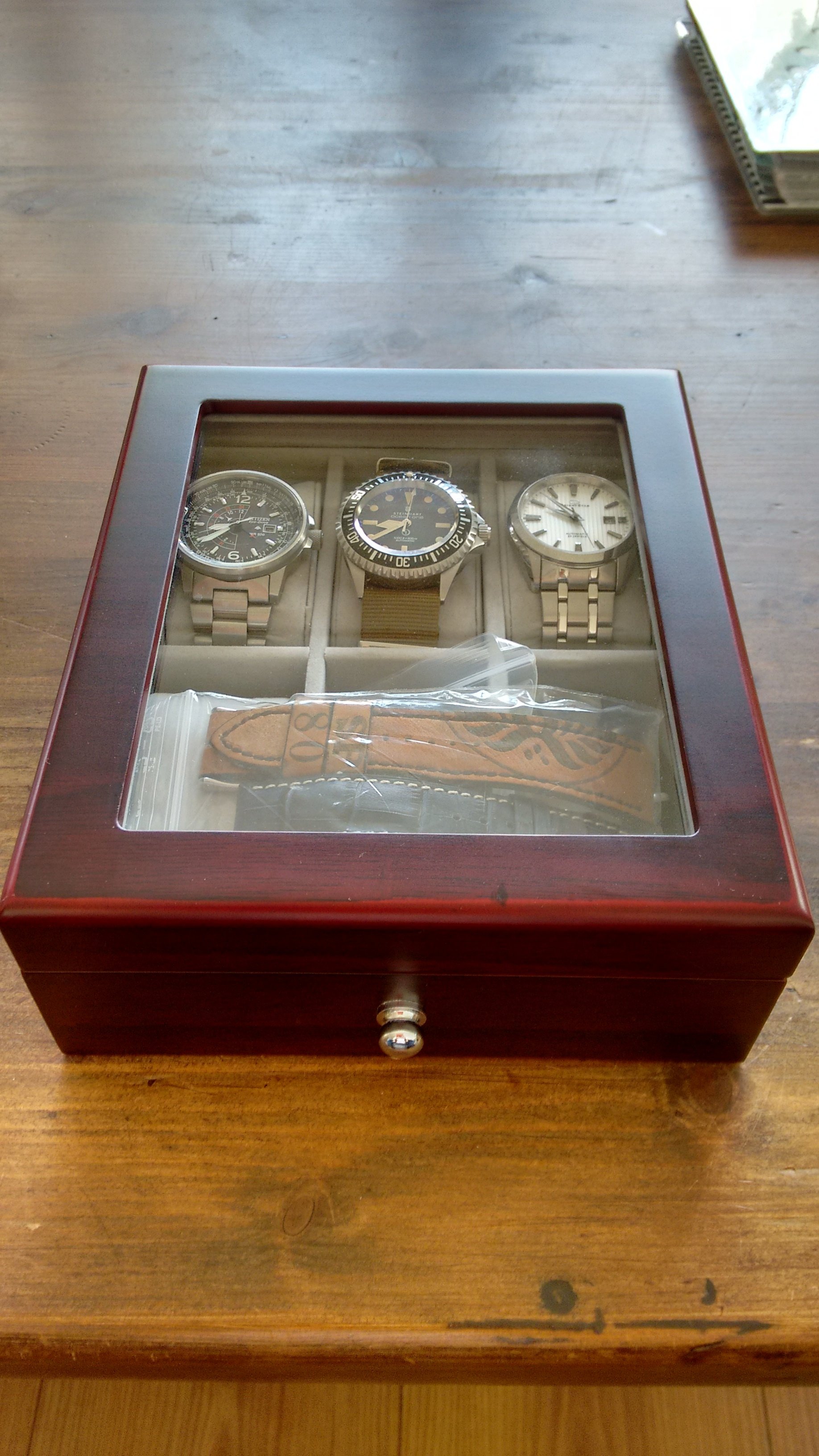 het is mooi Herformuleren hoogte Show je horlogekist / box - Algemene Horlogepraat - Horlogeforum.nl - het  forum voor liefhebbers van horloges