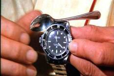 ROGER_MOORE_LIVE_AND_LET_DIE_PROP_WATCH