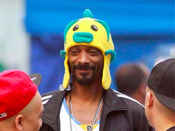 snoop-dogg-went-out-in-a-duck-toque-let-the-ps-battle-commence-17-photos-214